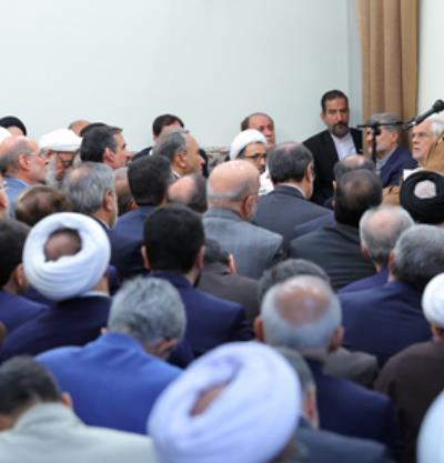 الإمام الخامنئي: لا نُغالي في التفاؤل بمحادثات عُمان ولا نُبالغ في التشاؤم أيضًا